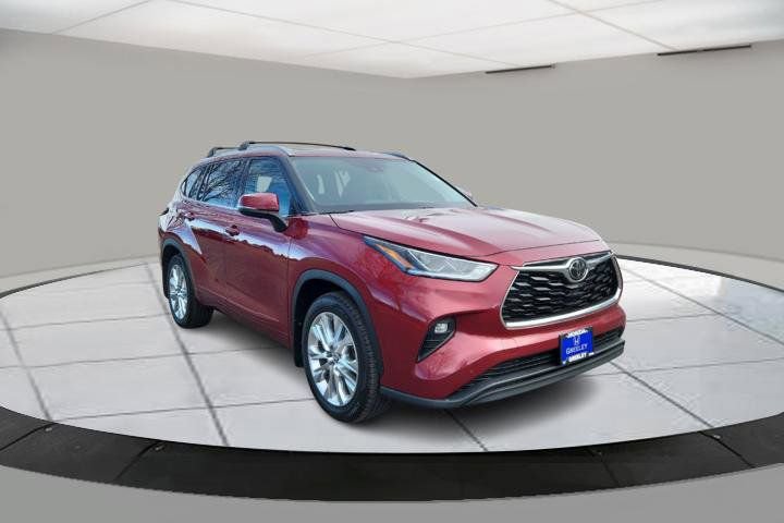 Used 2021 Toyota Highlander Limited image 8