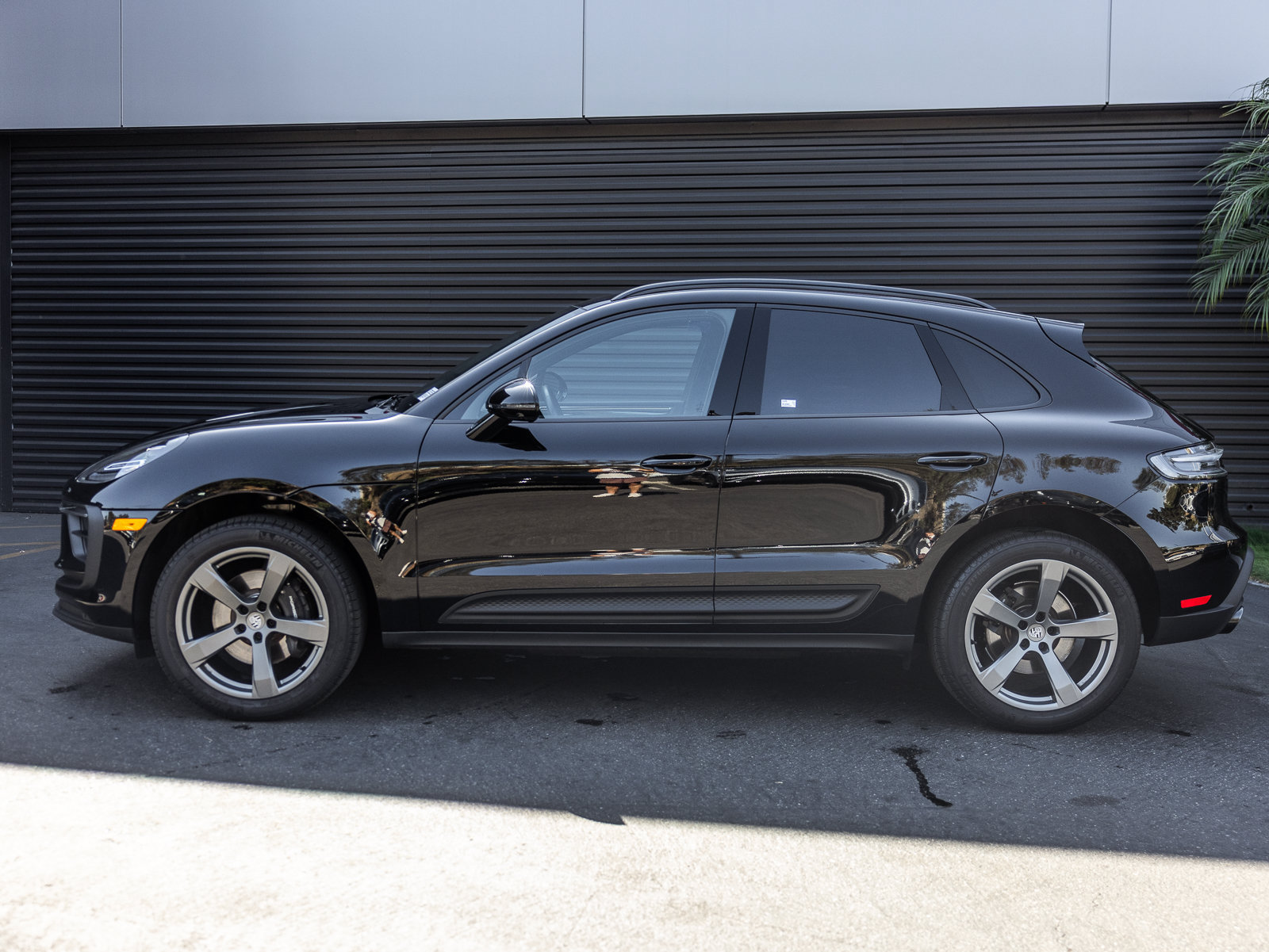Certified 2026 Porsche Macan AWD/4WD image 2