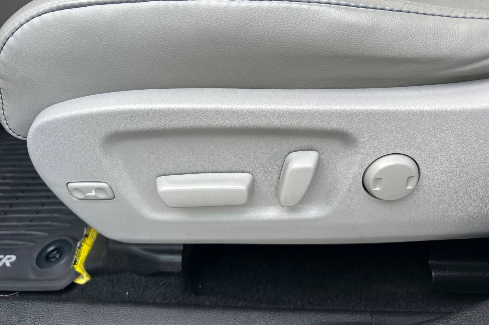 Used 2018 Toyota Highlander Limited image 14