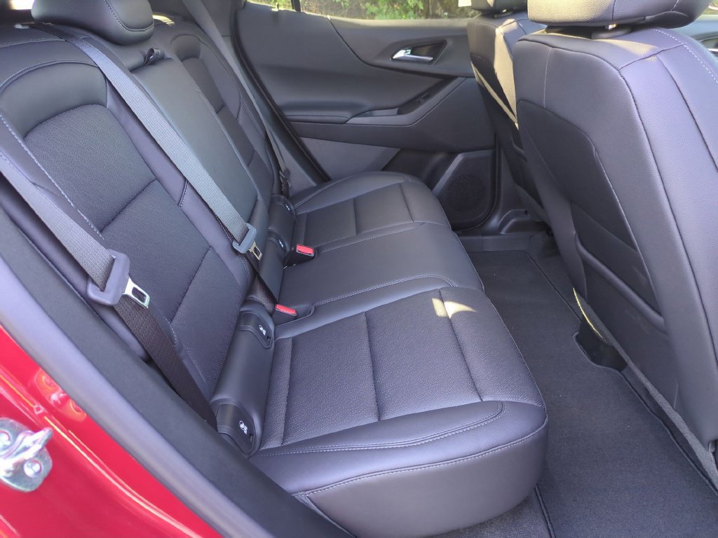 New 2027 Chevrolet Equinox LT w/ Convenience Package II FWD image 36