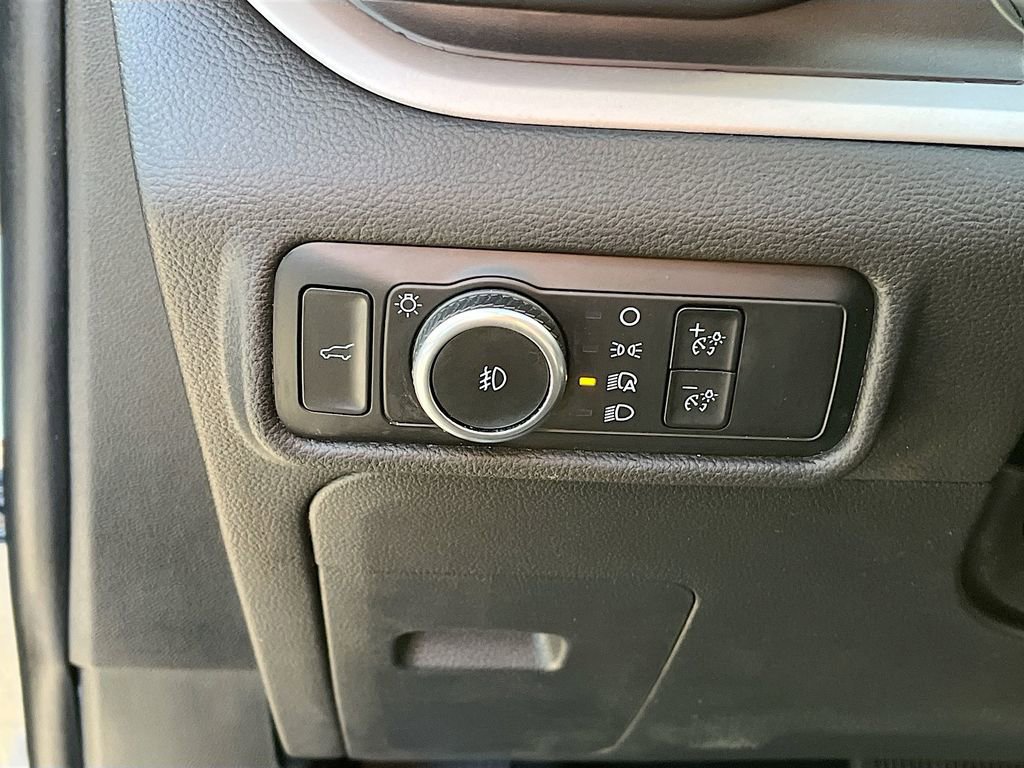 Used 2024 Ford Explorer XLT w/ Equipment Group 202A image 10