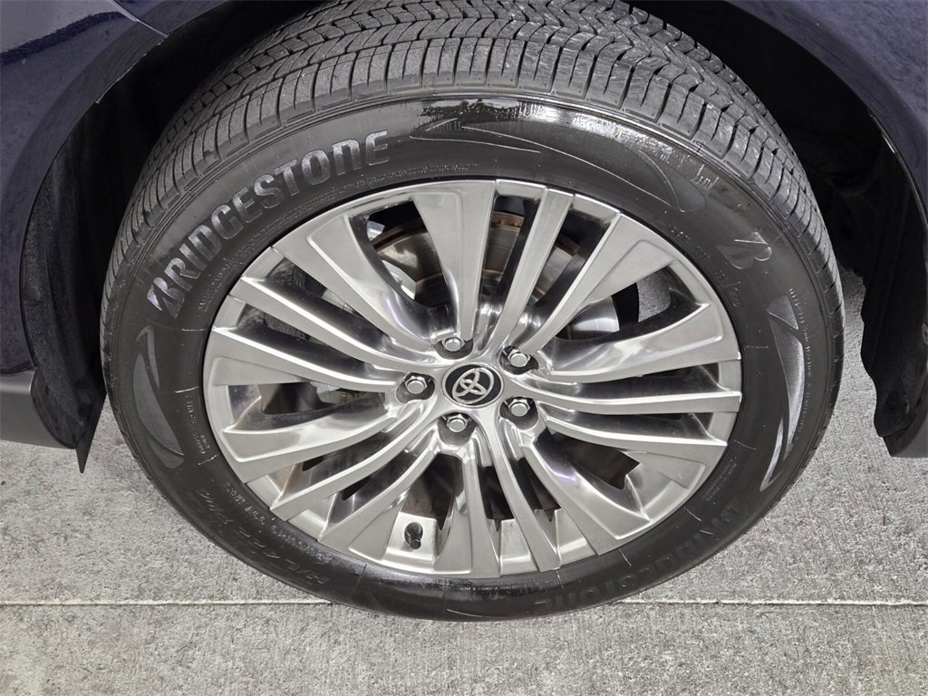 Used 2021 Toyota Venza Limited w/ Advanced Technology Package image 13