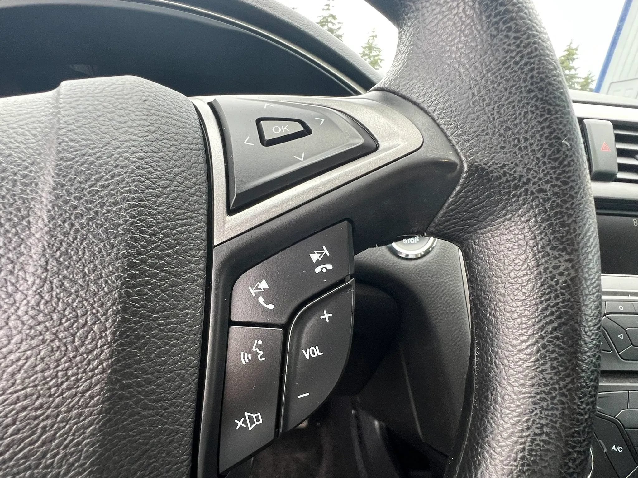 Used 2018 Ford Fusion SE FWD image 22