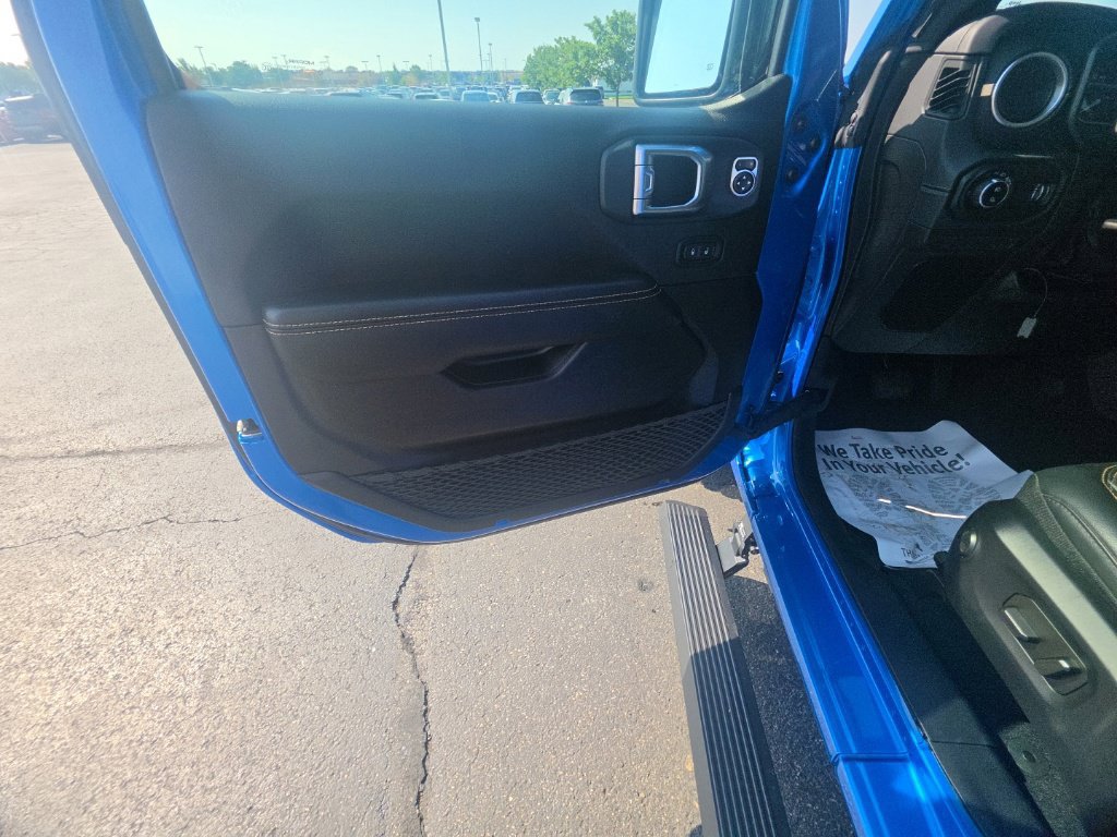 Used 2025 Jeep Gladiator Sport AWD/4WD image 13