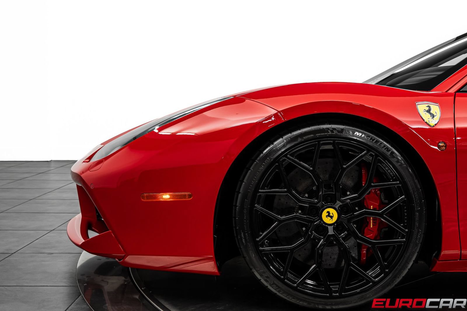 Used 2017 Ferrari 488 GTB RWD image 15