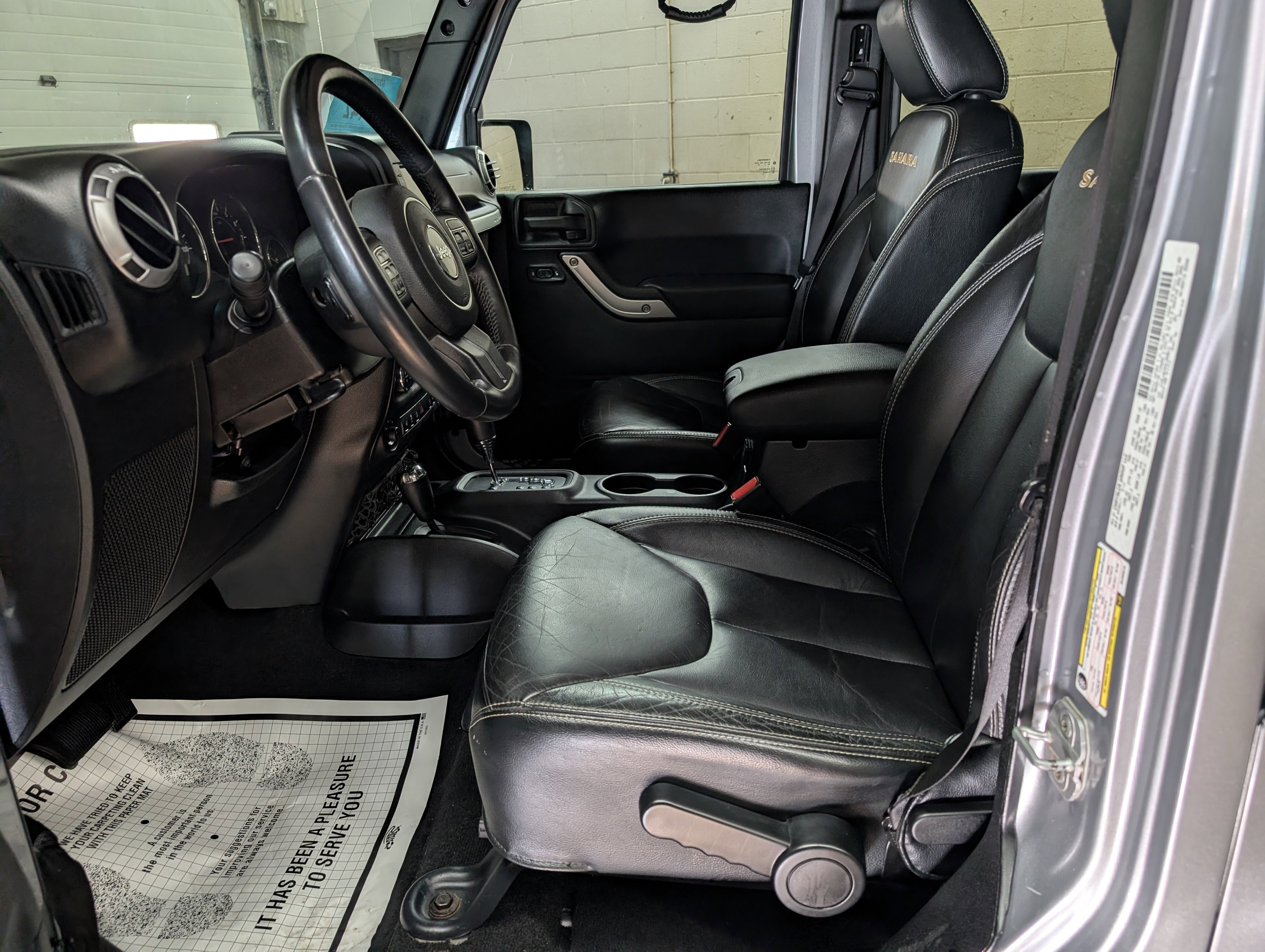 Used 2013 Jeep Wrangler Unlimited Sahara w/ Connectivity Group AWD/4WD image 11