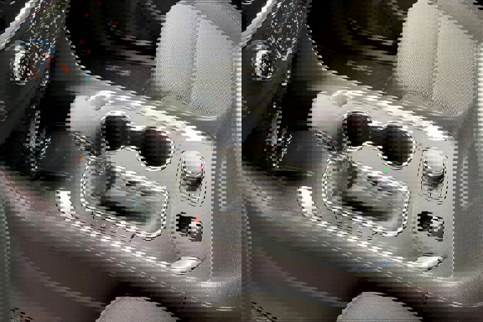 Used 2023 Chevrolet Traverse LT w/ Rear Camera Mirror Package image 16