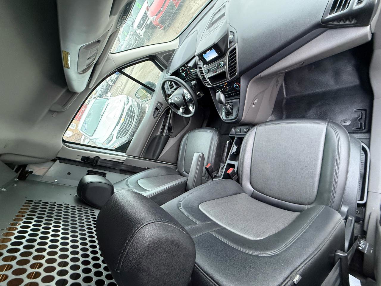 Used 2022 Ford Transit Connect XL image 27