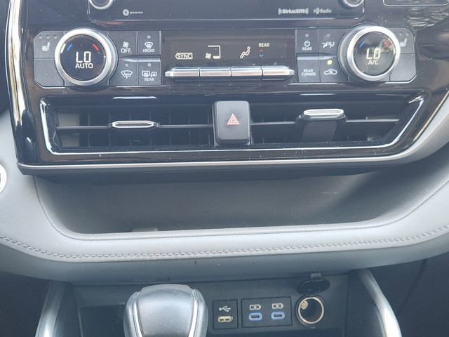 Used 2022 Toyota Highlander XLE AWD/4WD image 17