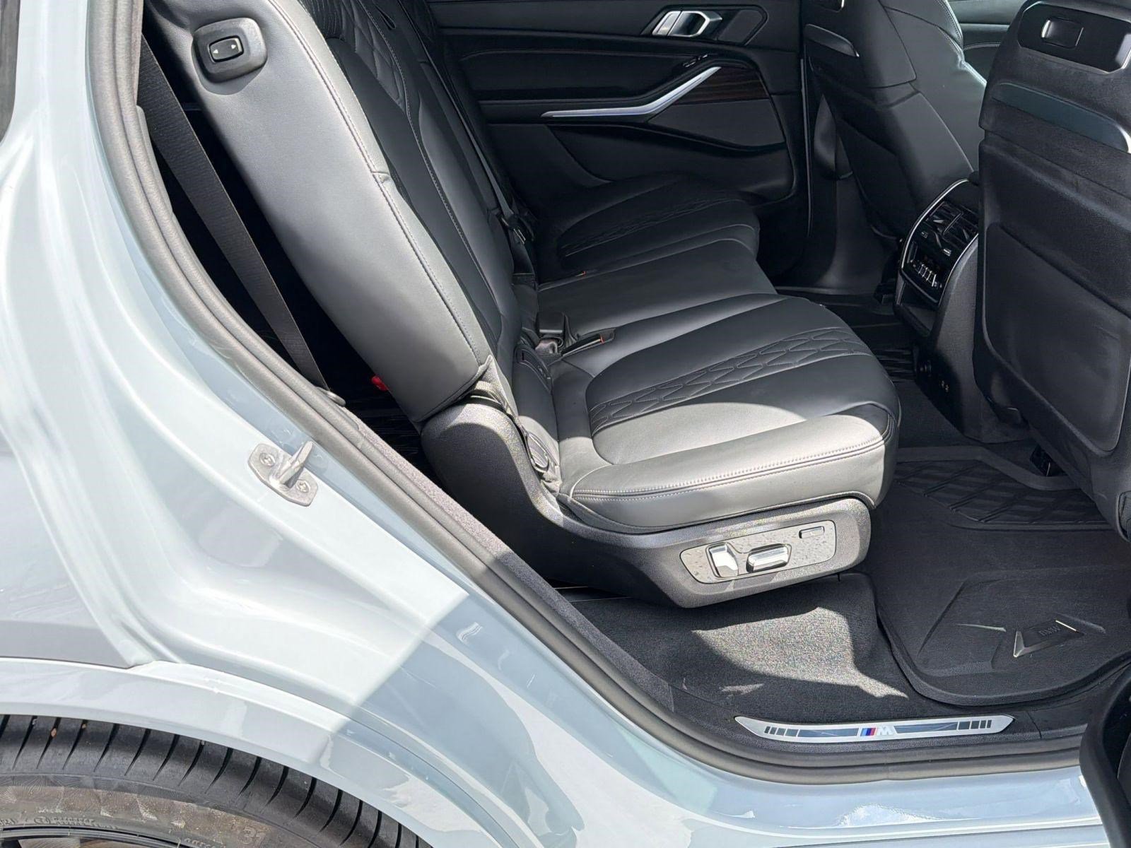 Used 2025 BMW X7 M60i AWD/4WD image 28