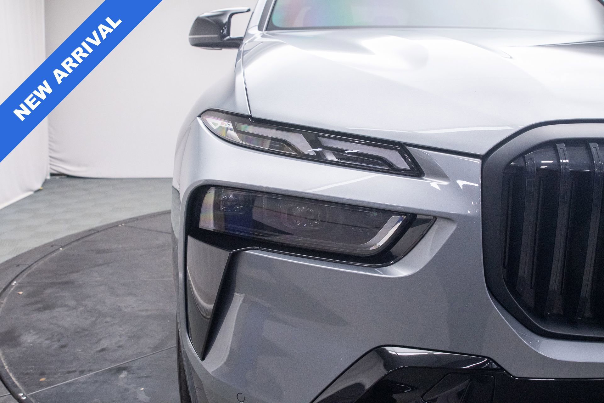 Used 2025 BMW X7 M60i w/ Executive Package image 18