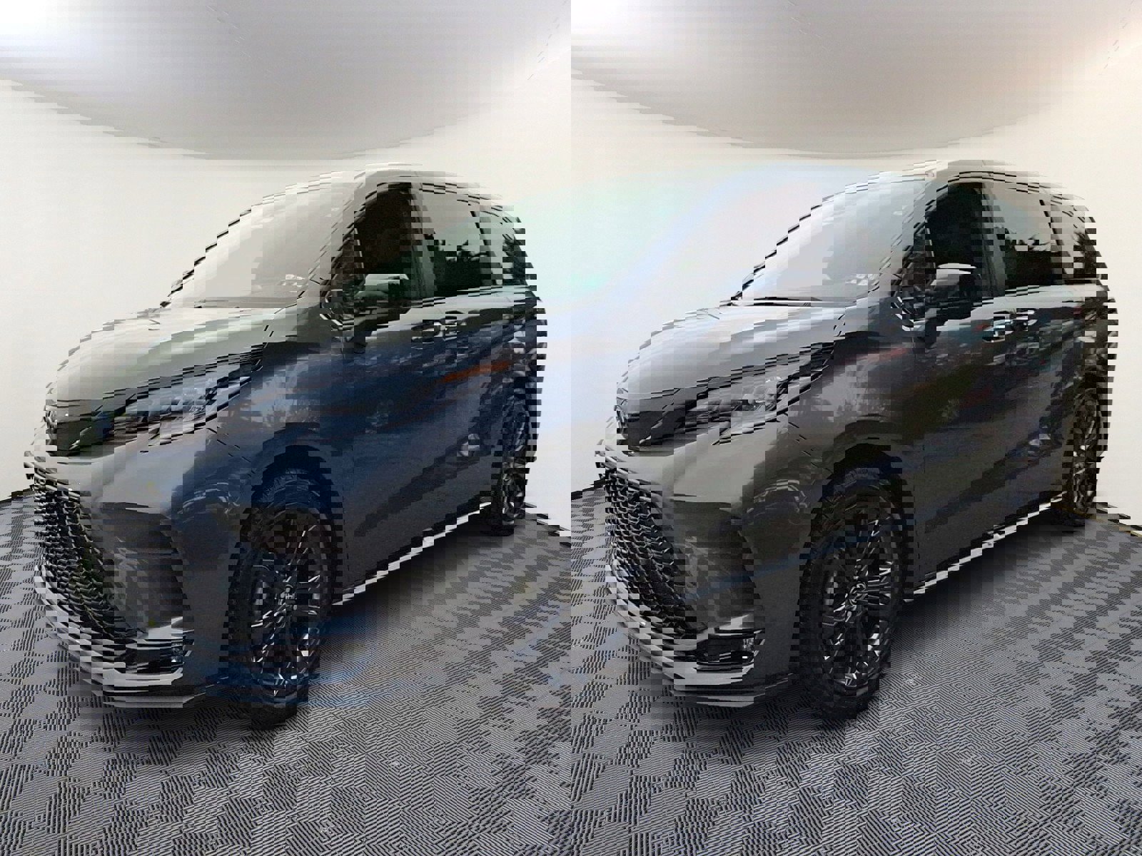 Used 2025 Toyota Sienna XSE FWD video 3