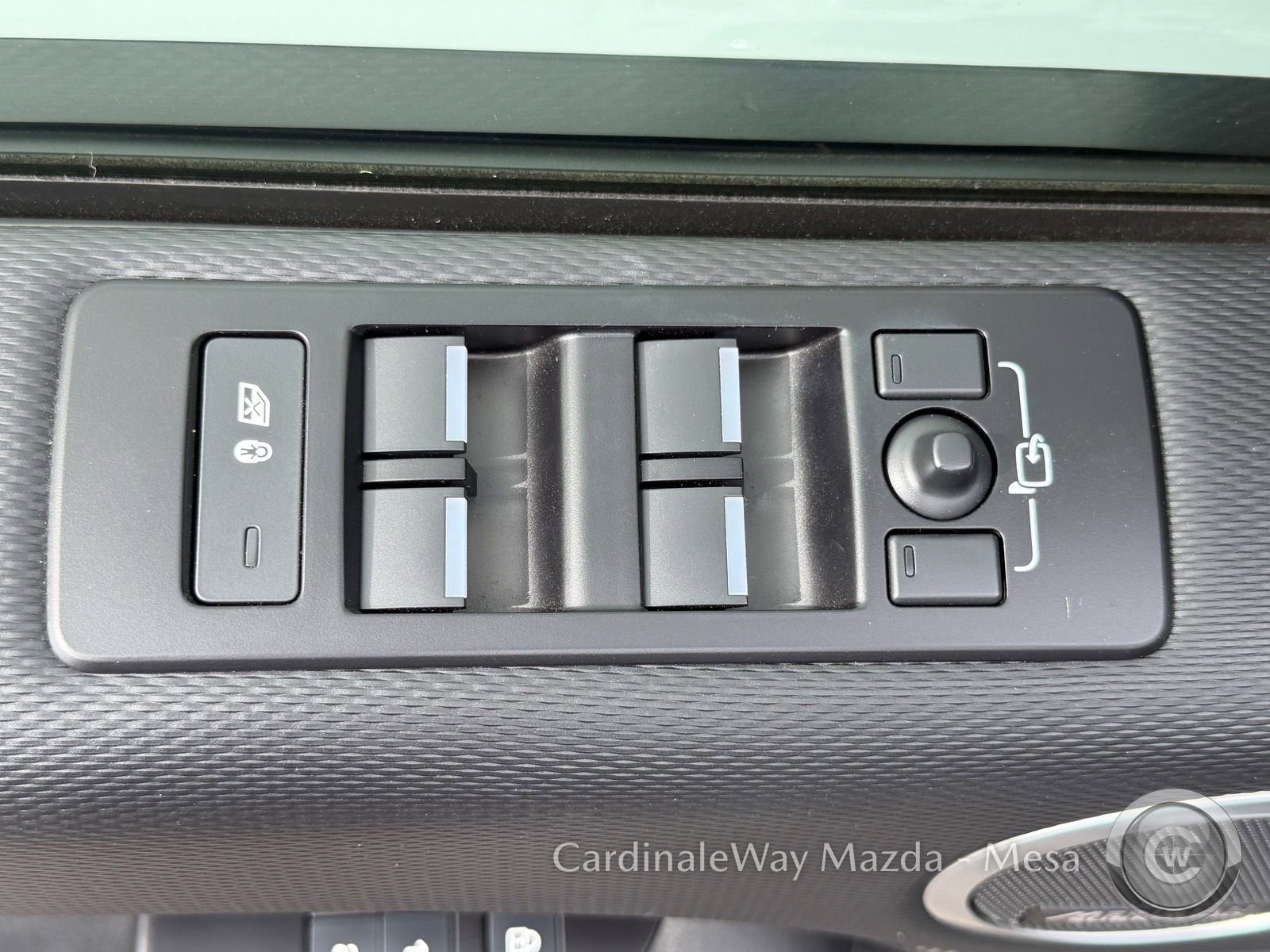 Used 2023 Land Rover Discovery Metropolitan Edition AWD/4WD image 18