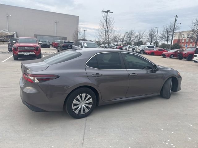 Used 2022 Toyota Camry LE image 3