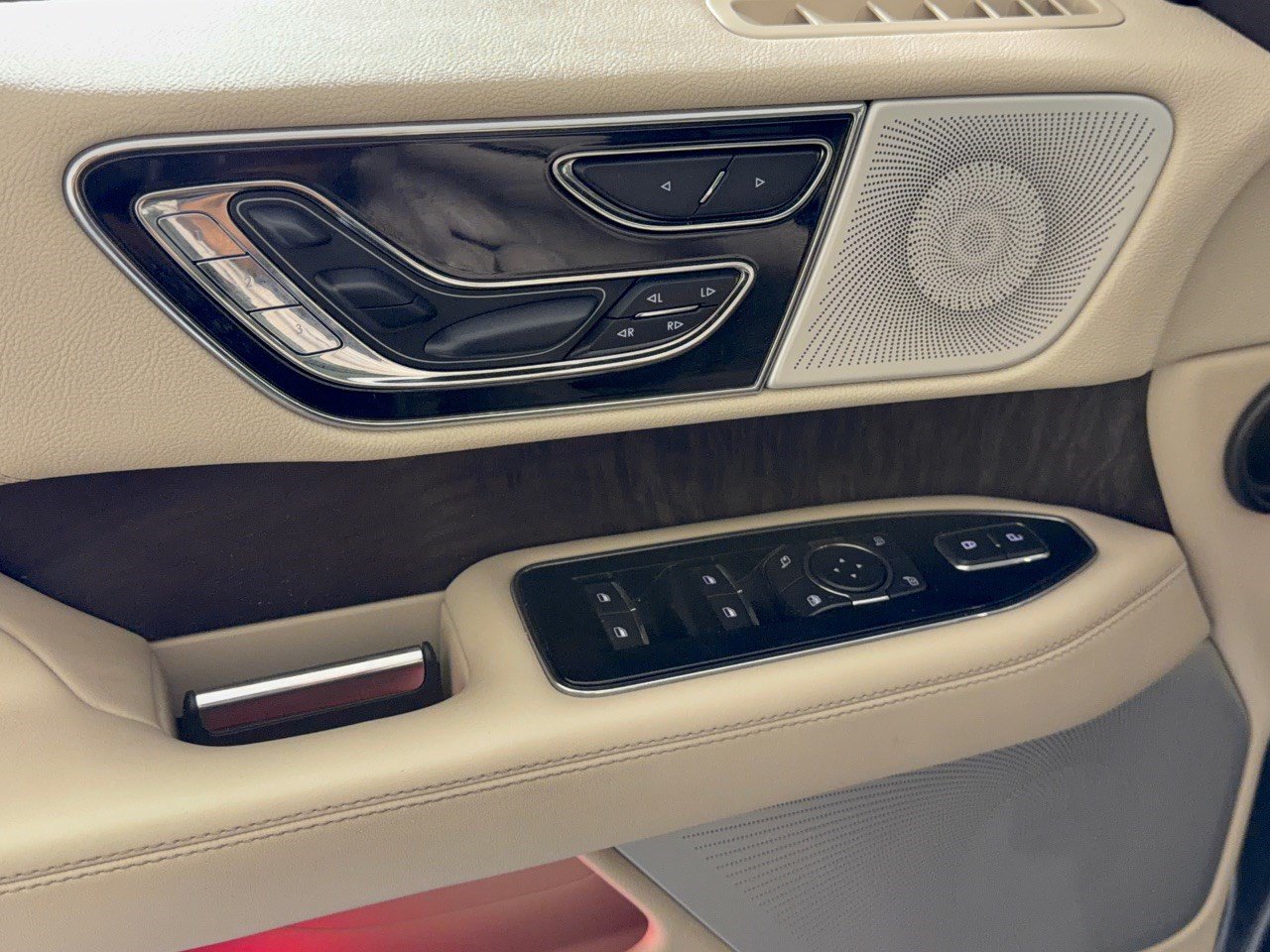 Used 2018 Lincoln Navigator Reserve w/ Technology Package AWD/4WD image 15