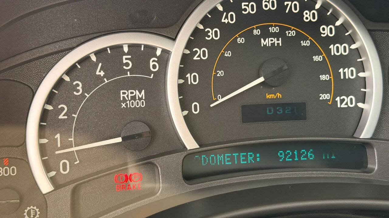 Used 2005 HUMMER H2 SUT w/ Preferred Equipment Group AWD/4WD image 14