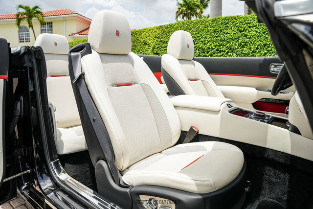 Used 2019 Rolls-Royce Dawn RWD image 32