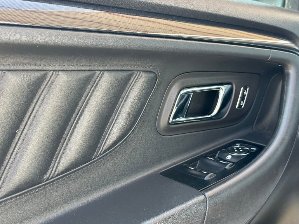 Used 2013 Ford Taurus SHO image 14