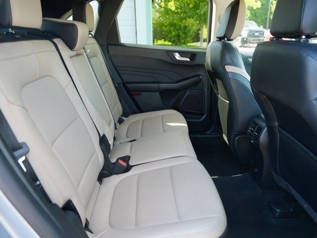 Used 2022 Ford Escape Titanium image 10