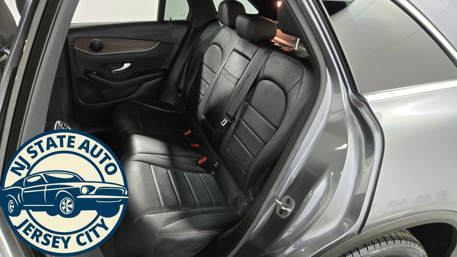 Used 2022 Mercedes-Benz GLC 300 4MATIC image 25