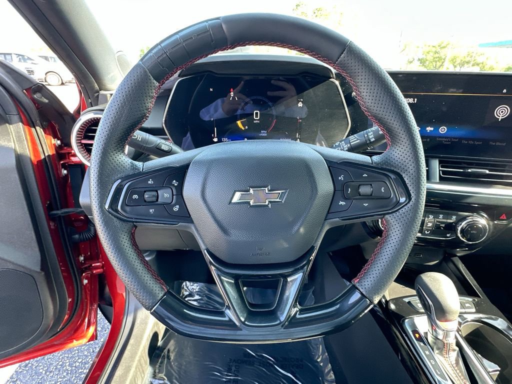 Used 2024 Chevrolet Trax RS w/ Sunroof Package image 12