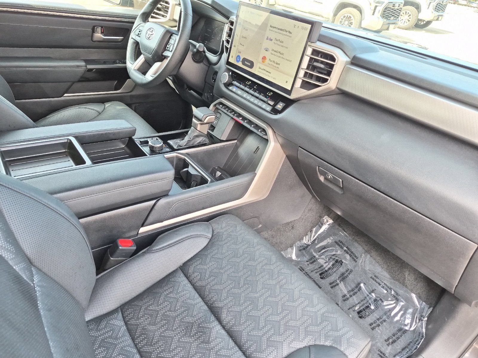 Used 2025 Toyota Tundra Limited AWD/4WD image 14