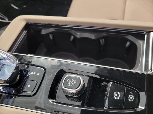 New 2026 Volvo XC90 T8 Plus w/ Protection Package Premier AWD/4WD image 24