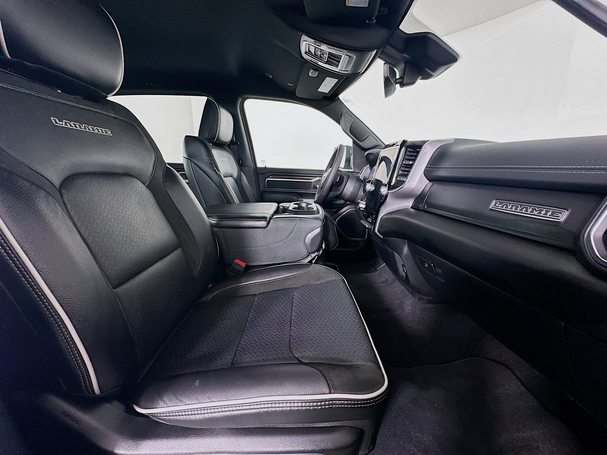 Used 2025 RAM 1500 Laramie image 31