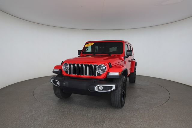 Used 2025 Jeep Wrangler Unlimited Sahara w/ Safety Group AWD/4WD image 4