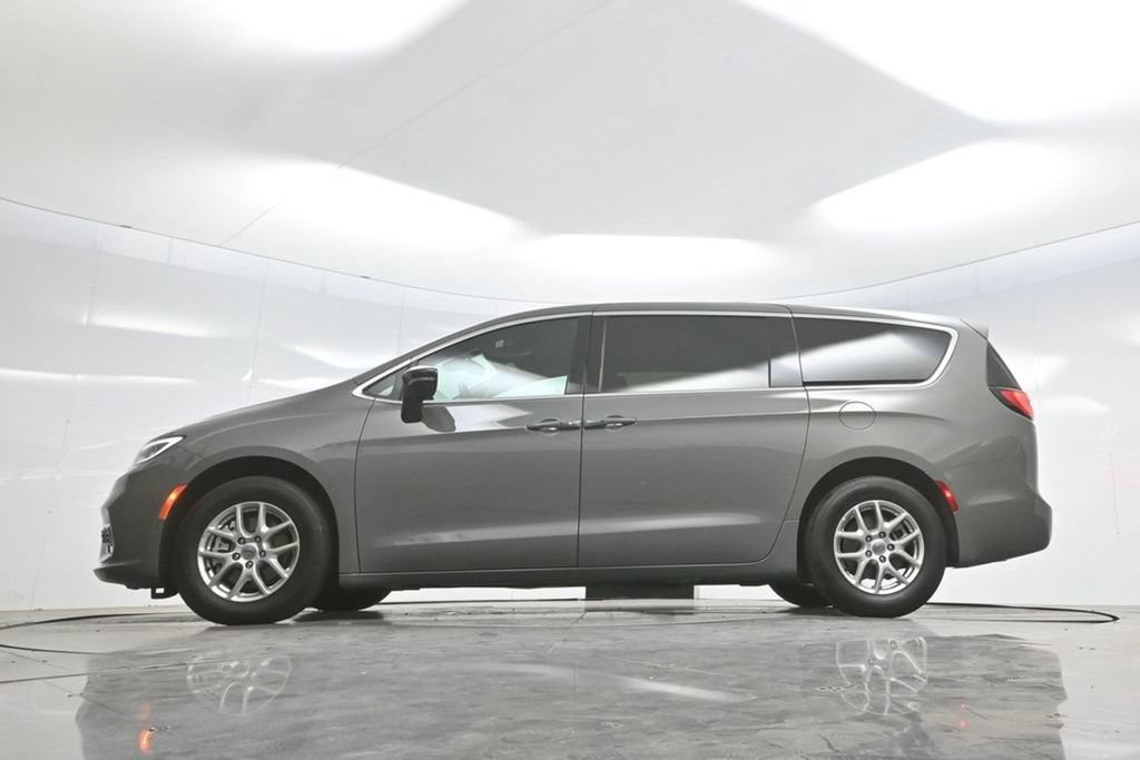 Used 2025 Chrysler Pacifica Select FWD image 72