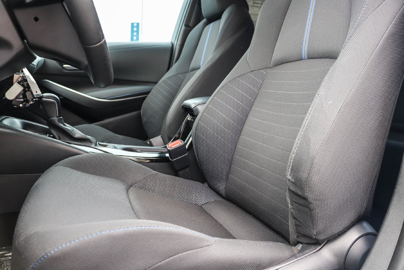 Used 2022 Toyota Corolla SE w/ Carpet Mat Package (TMS) FWD image 23