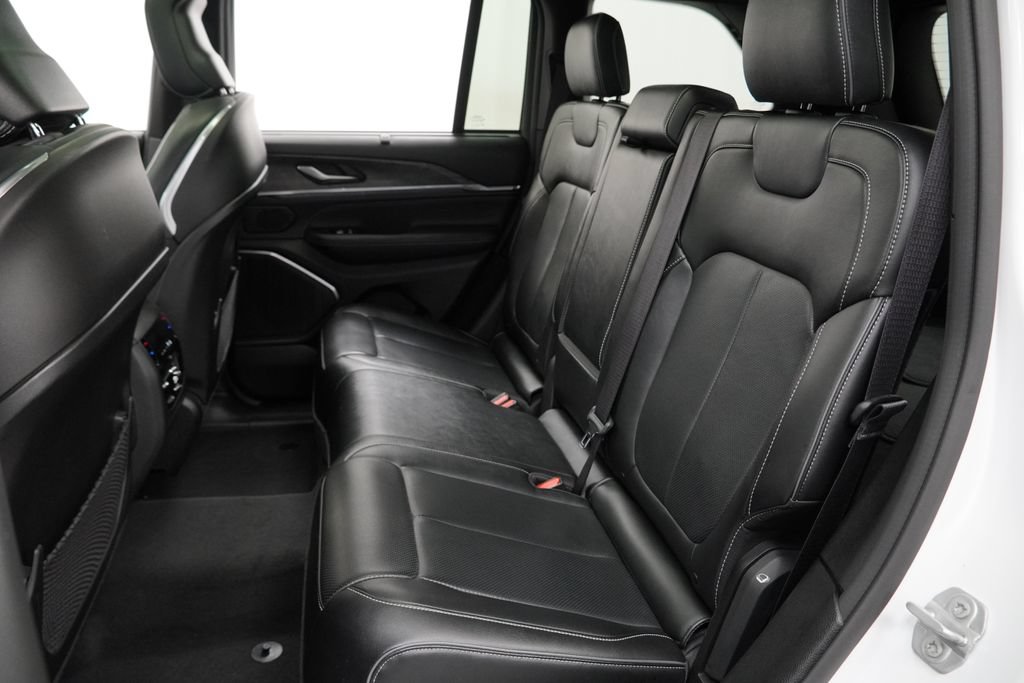 Certified 2023 Jeep Grand Cherokee Overland w/ Adv Protech Group III AWD/4WD image 18