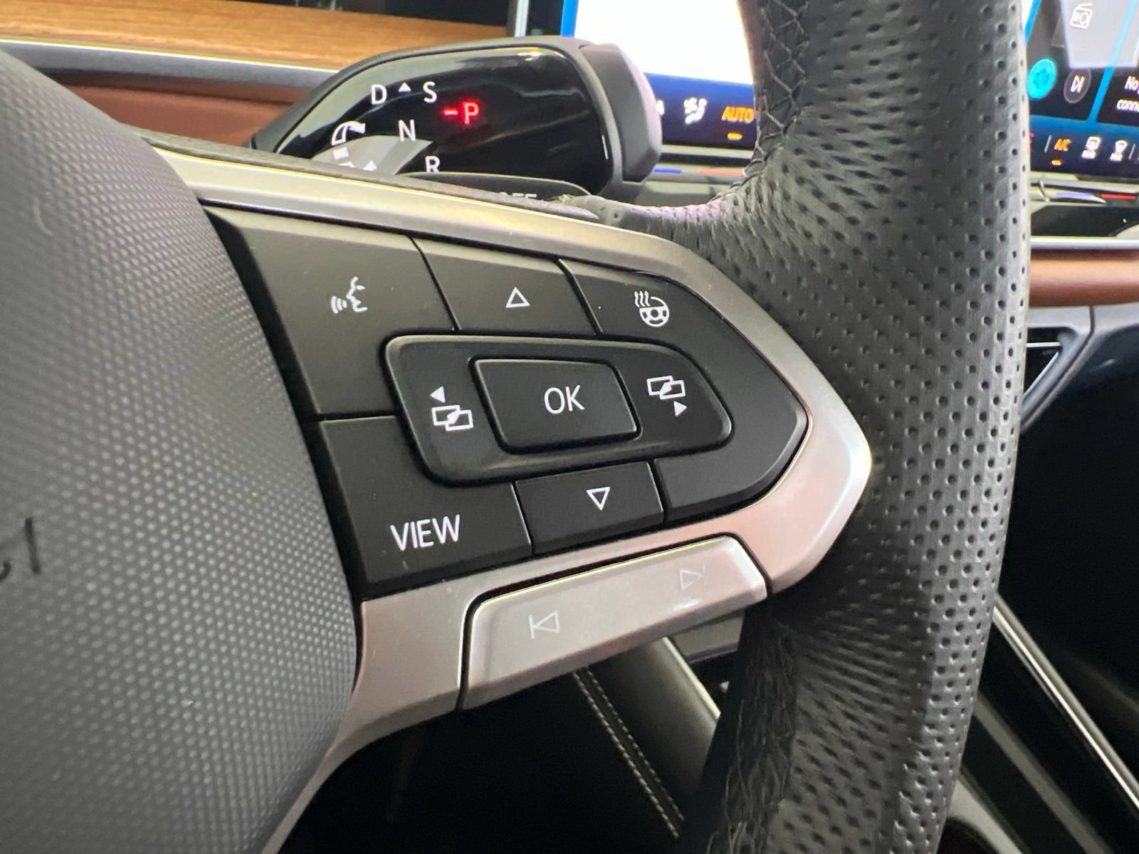 Used 2026 Volkswagen Tiguan SEL R-Line AWD/4WD image 25