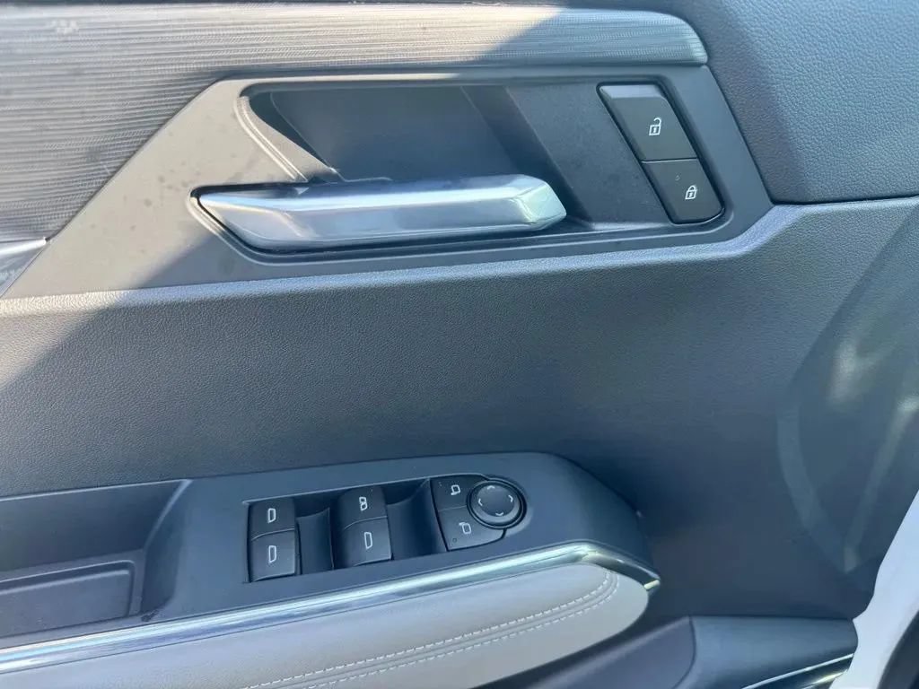 New 2027 GMC Acadia Elevation w/ Elevation Premium Package FWD image 12