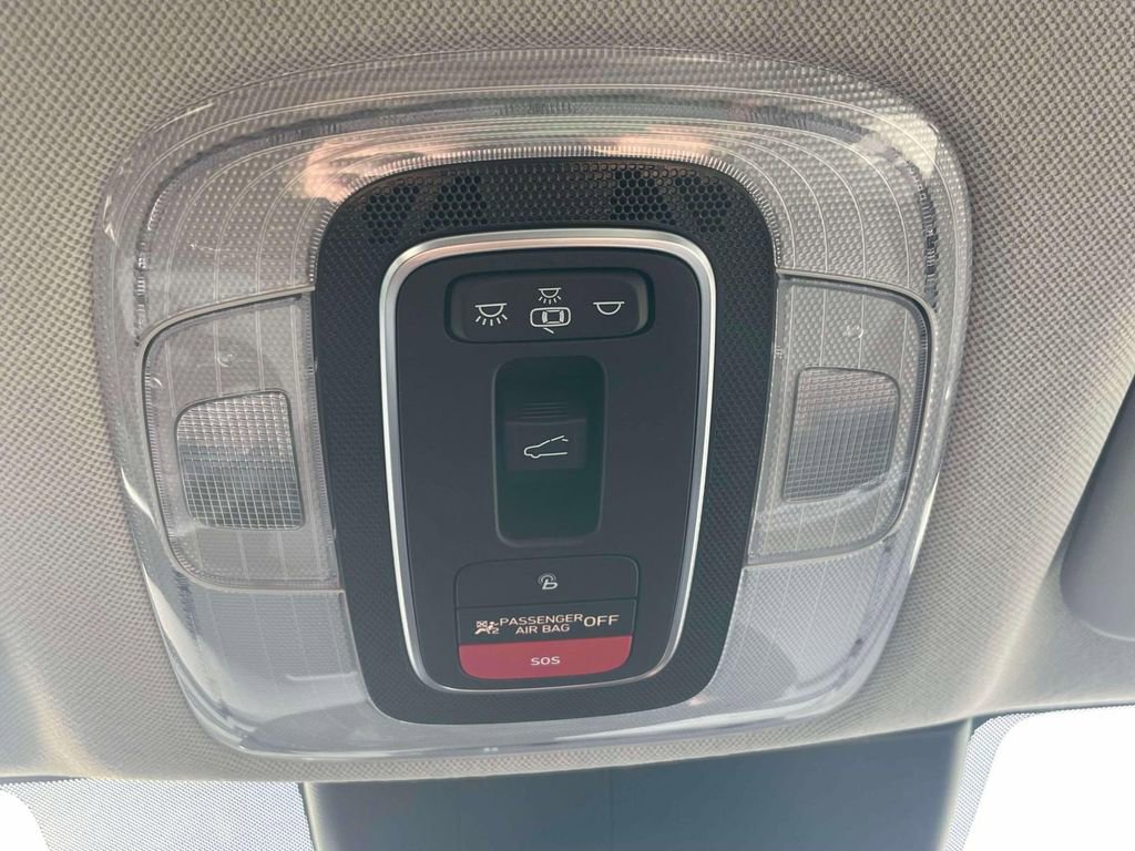 Used 2023 Hyundai Elantra Limited image 32