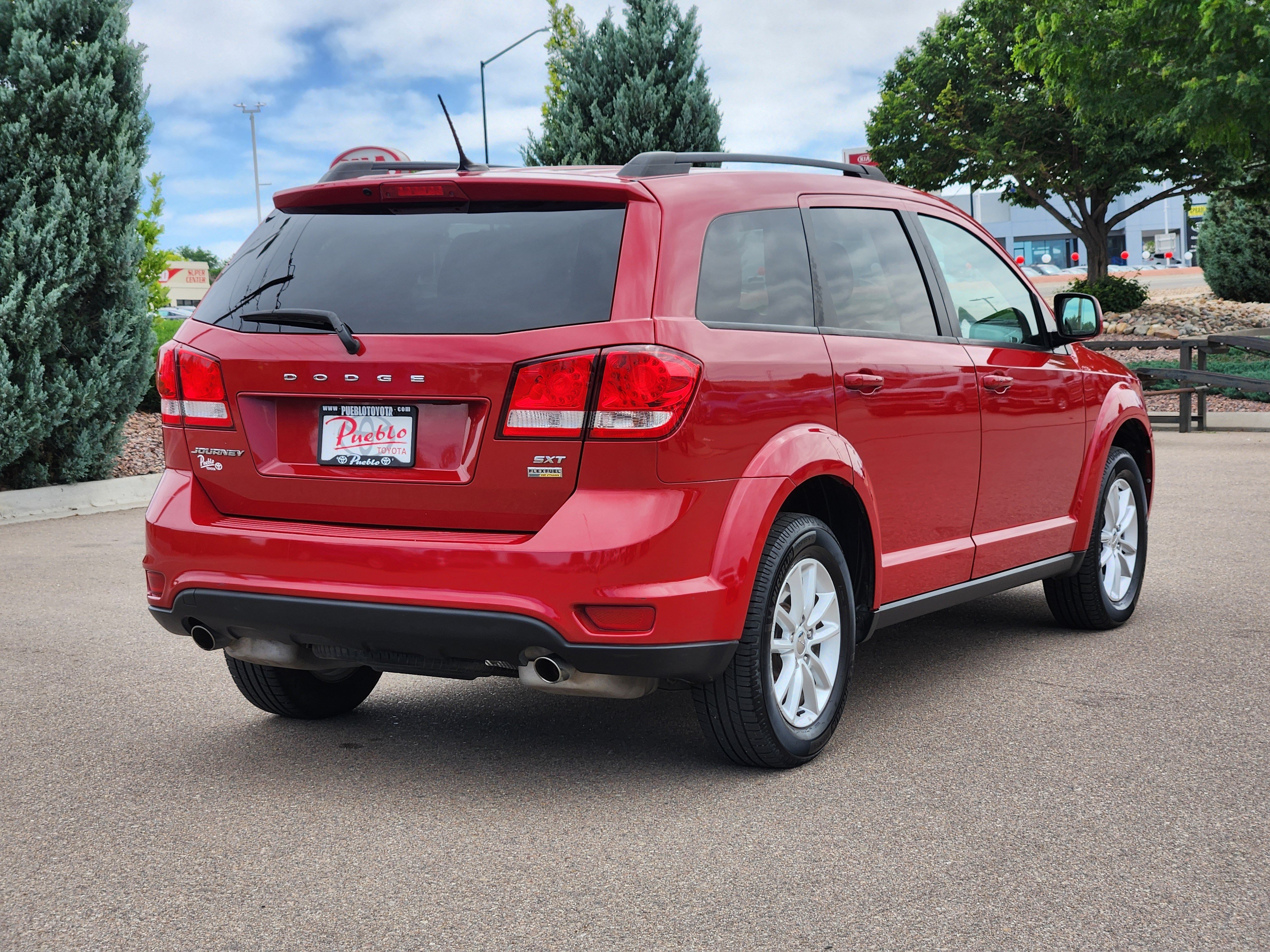 Used 2017 Dodge Journey SXT w/ Comfort/Convenience Group FWD image 3