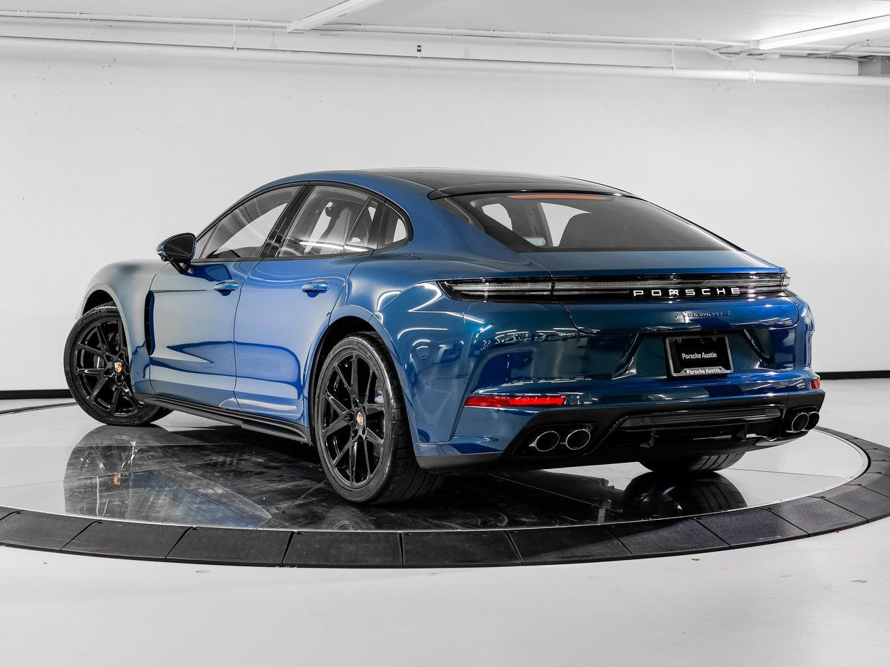 New 2026 Porsche Panamera 4 image 3
