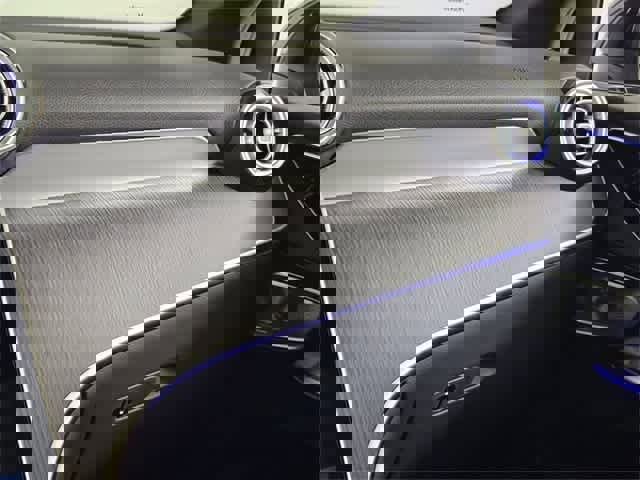 Used 2025 Mercedes-Benz GLC 300 4MATIC image 73