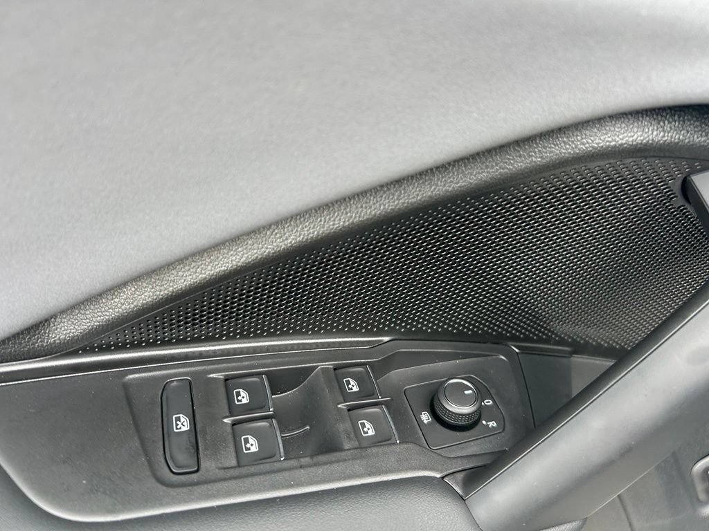 New 2026 Volkswagen Tiguan SE FWD image 44
