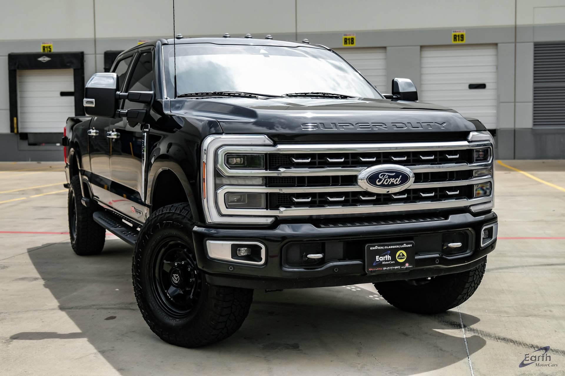 Used 2024 Ford F350 Platinum w/ Tremor Off-Road Package AWD/4WD image 24