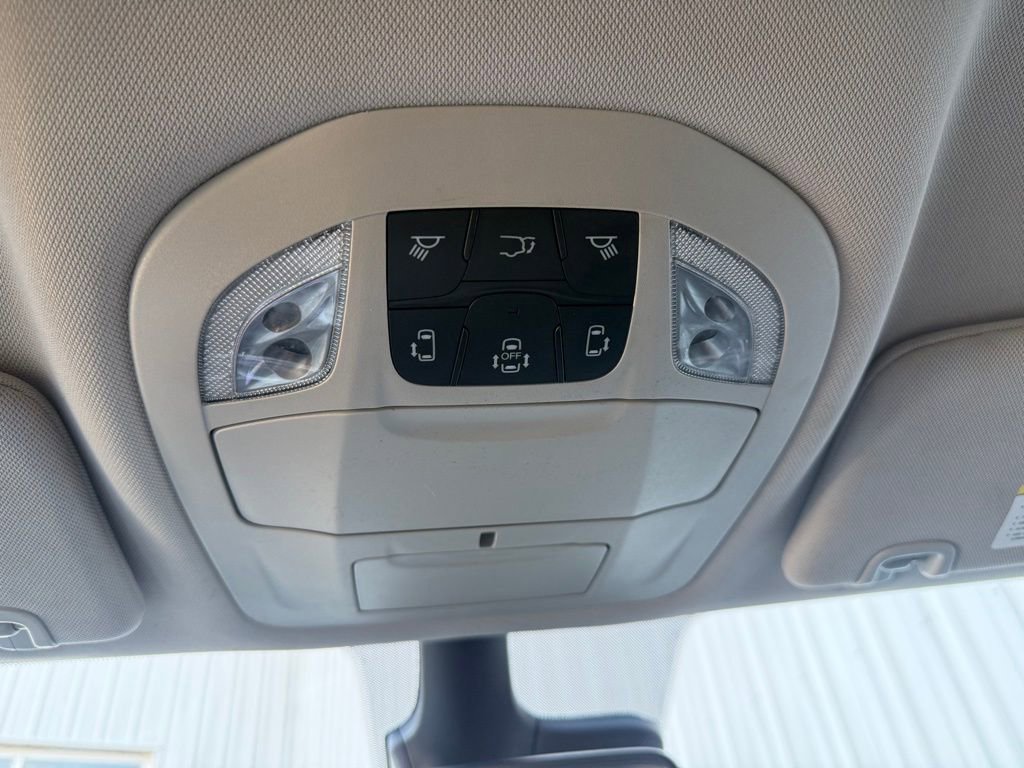 Used 2024 Chrysler Pacifica Touring-L image 31