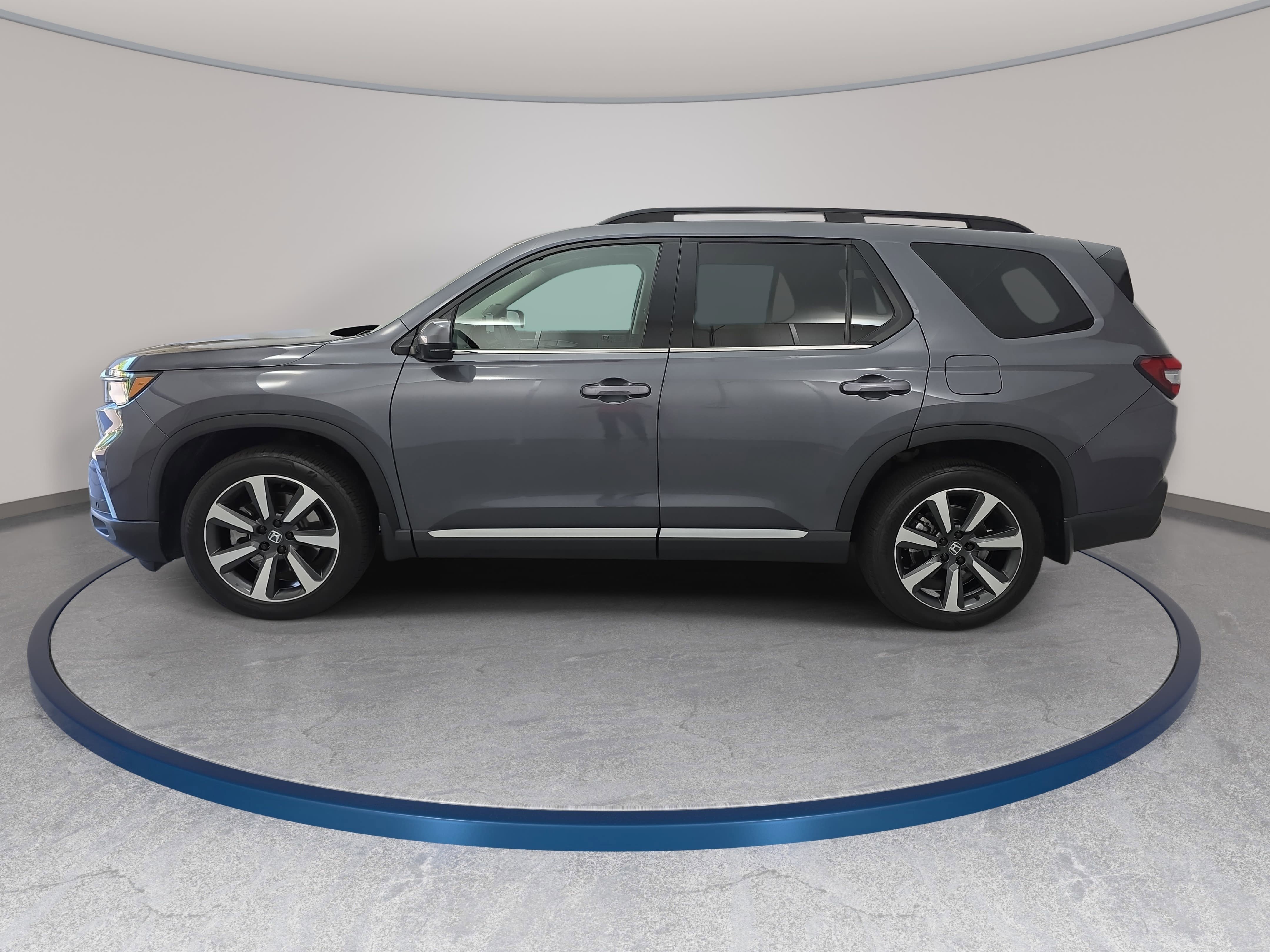 Used 2025 Honda Pilot Touring image 8