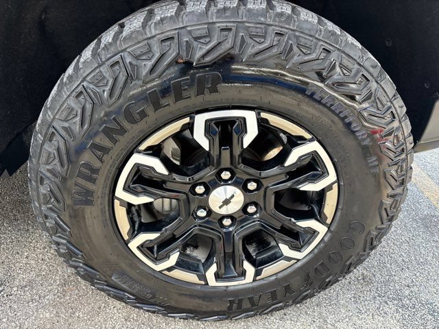 Used 2025 Chevrolet Silverado 1500 ZR2 w/ Technology Package AWD/4WD image 7