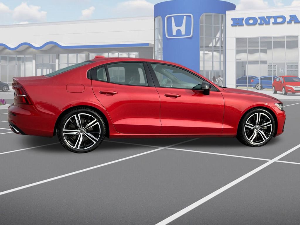 Used 2020 Volvo S60 T6 R-Design image 10