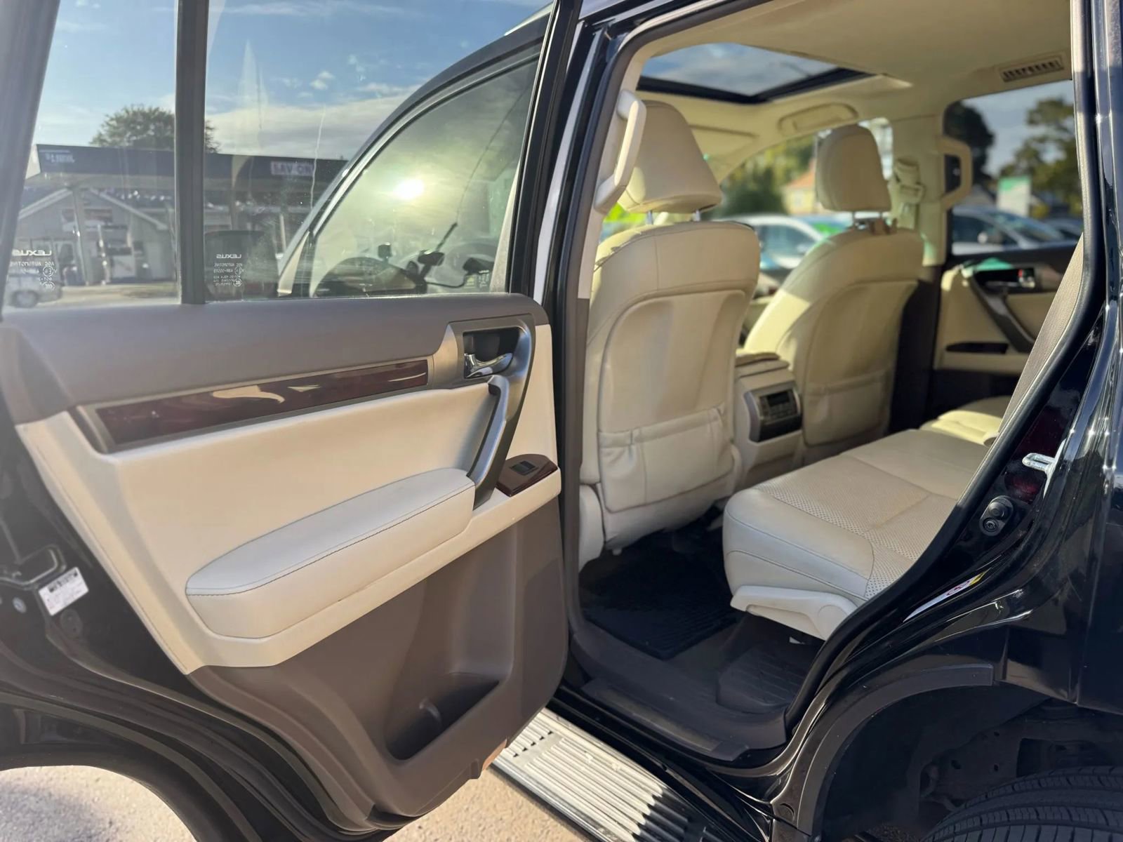 Used 2011 Lexus GX 460 image 9