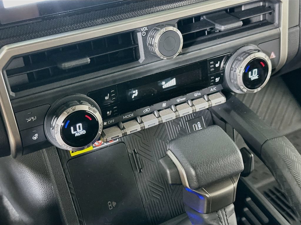 Used 2025 Toyota 4Runner Limited AWD/4WD image 27