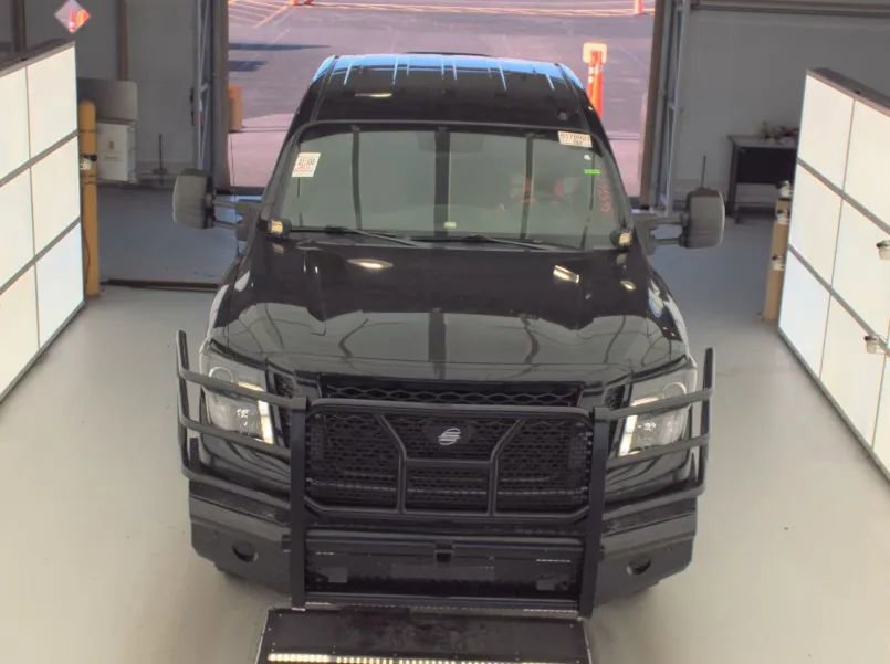 Used 2018 Nissan Titan SL w/ Midnight Edition image 5