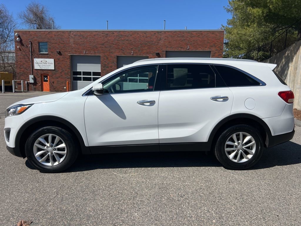 Used 2017 Kia Sorento LX image 2