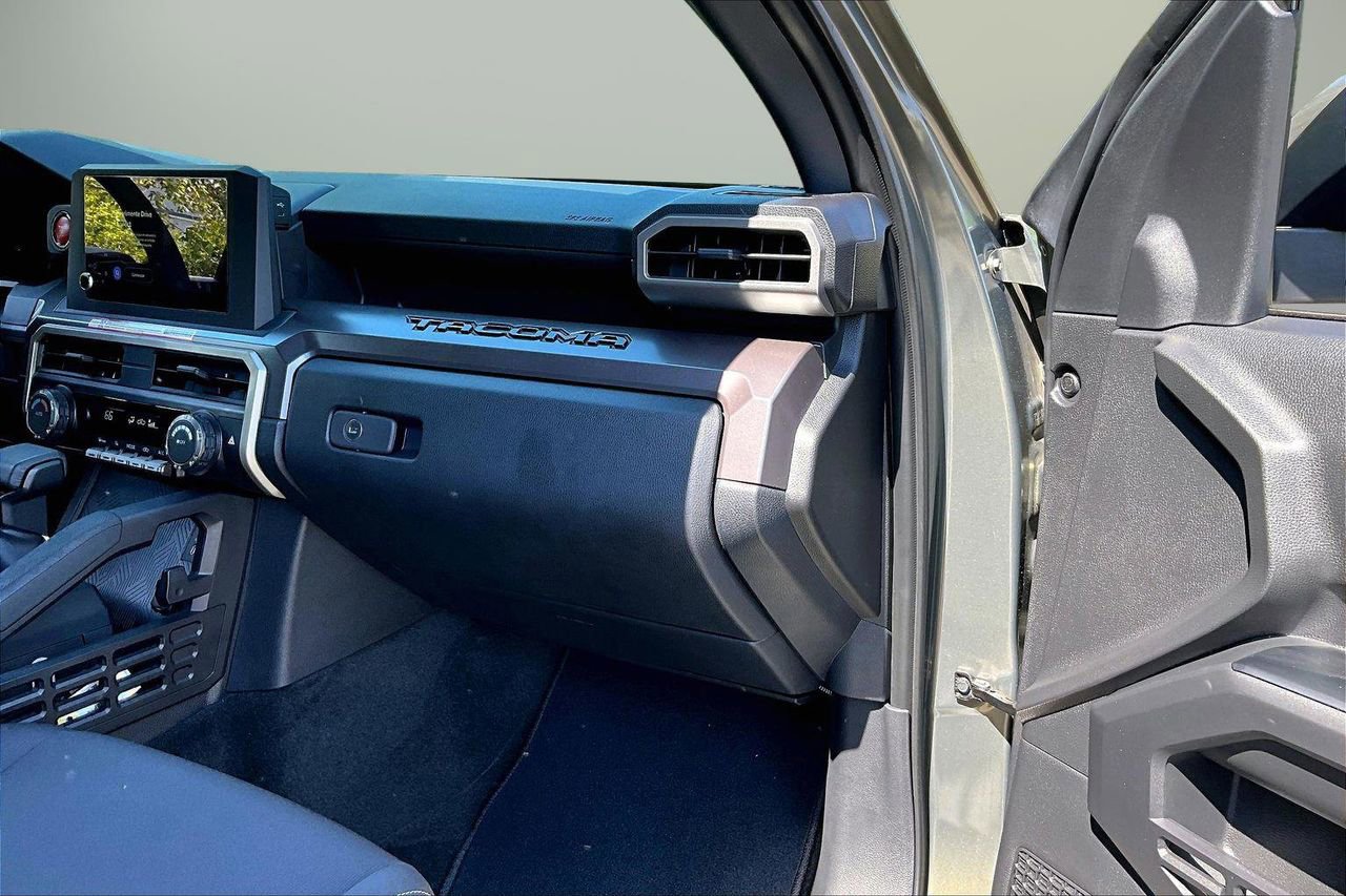 Used 2025 Toyota Tacoma TRD Sport AWD/4WD image 19
