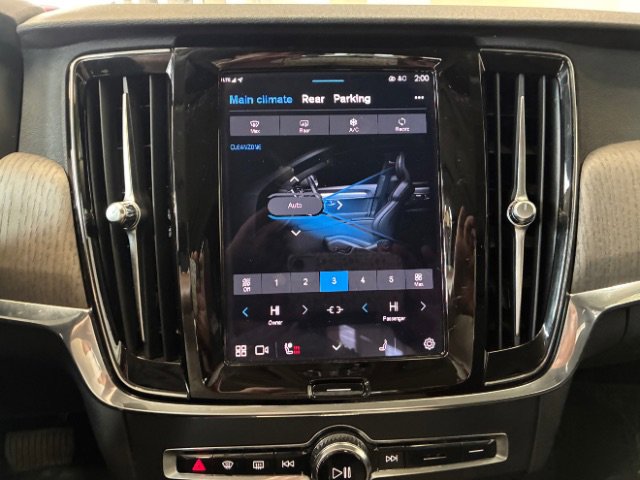 Used 2023 Volvo S90 B6 Plus image 22